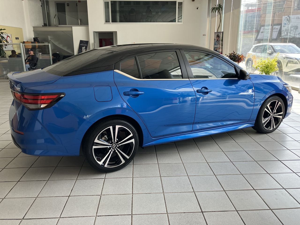 2021 Nissan SENTRA SR BITONO CVT 21