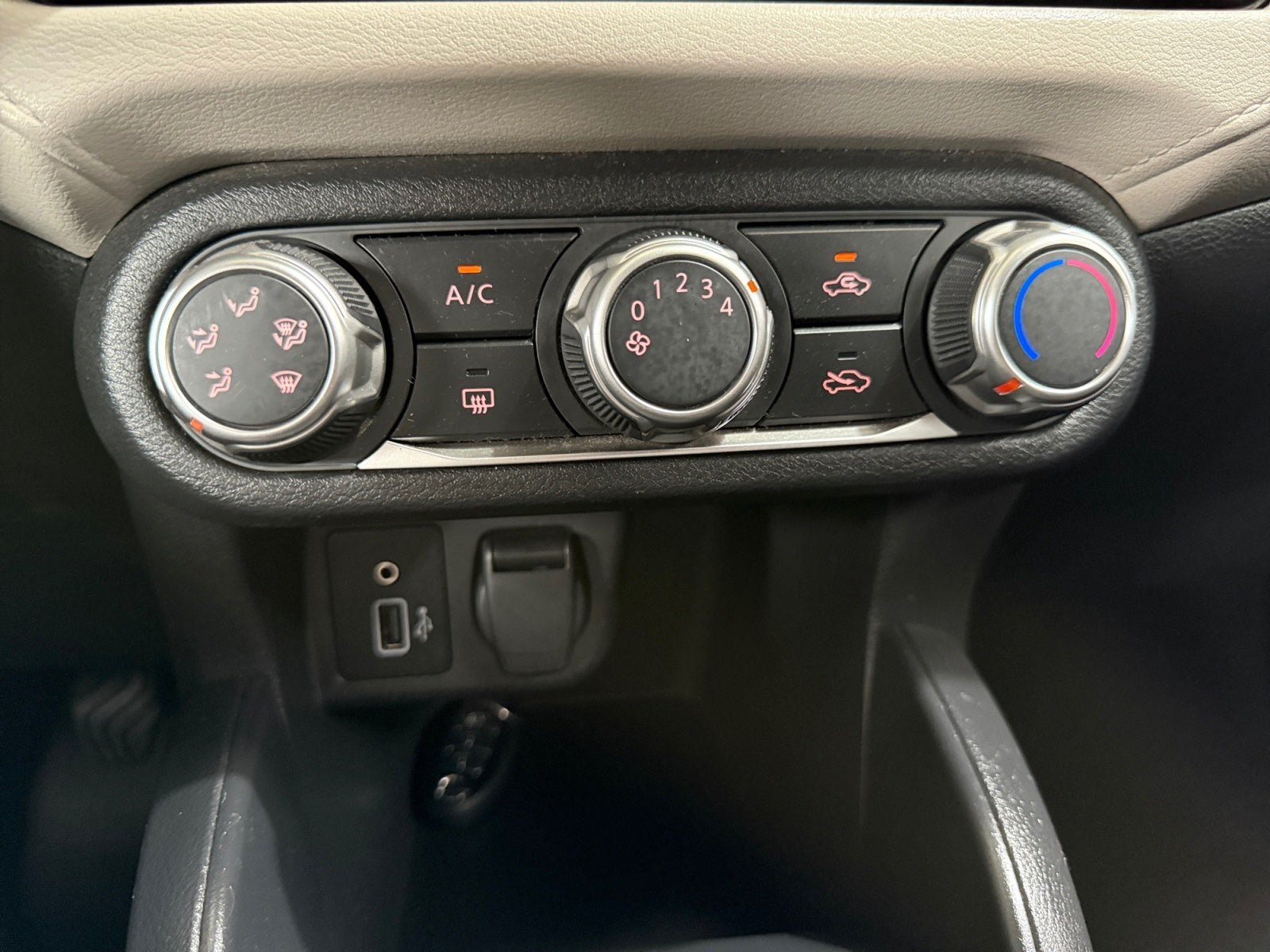2022 Nissan VERSA ADVANCE MT 22