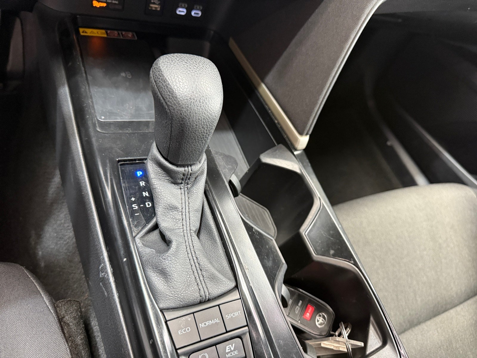 2025 Toyota CAMRY LE HEV