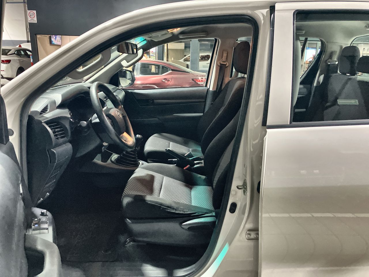 2021 Toyota HILUX D-CAB SR