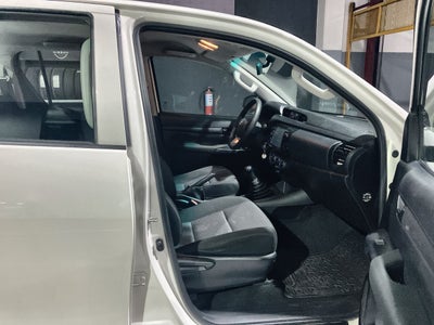 2021 Toyota HILUX D-CAB SR