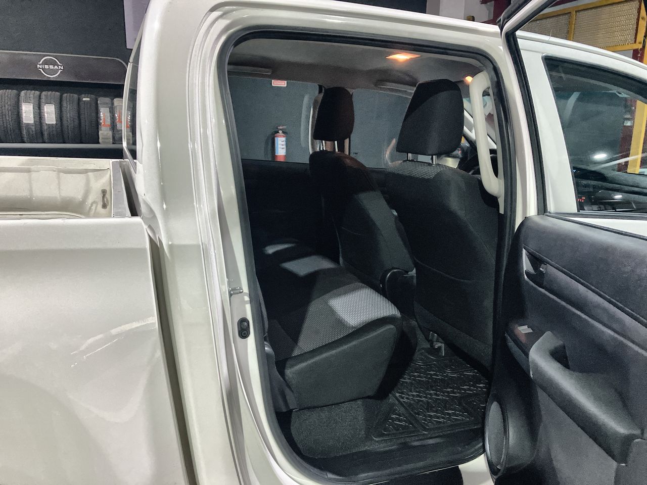 2021 Toyota HILUX D-CAB SR