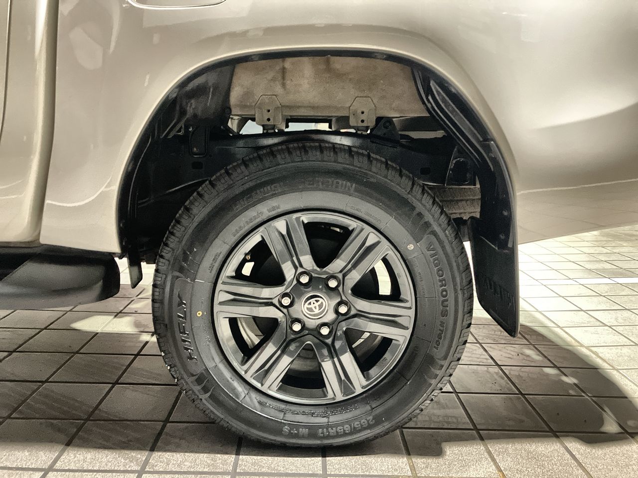 2021 Toyota HILUX D-CAB SR