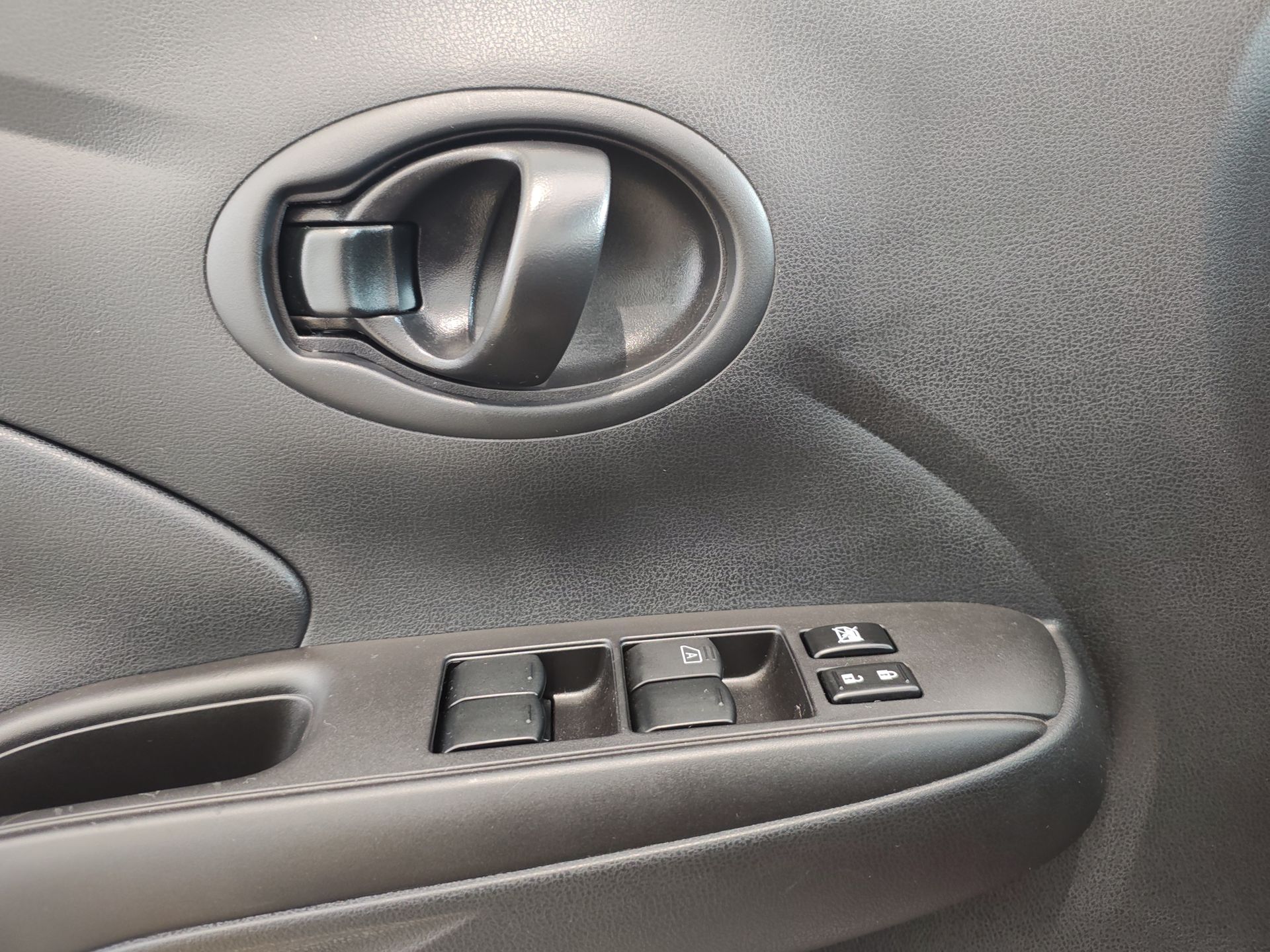 2025 Nissan V-DRIVE TM AC AUDIO 25