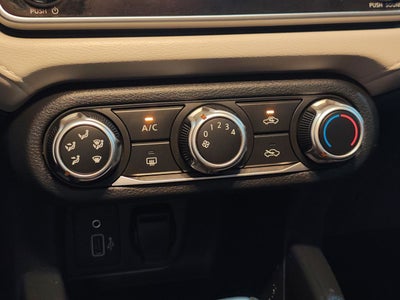 2020 Nissan VERSA ADVANCE CVT