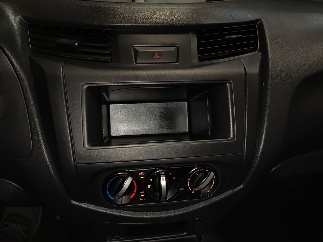 2020 Nissan NP300 PICK UP TM DH AC PAQ. SEG. 6 VEL