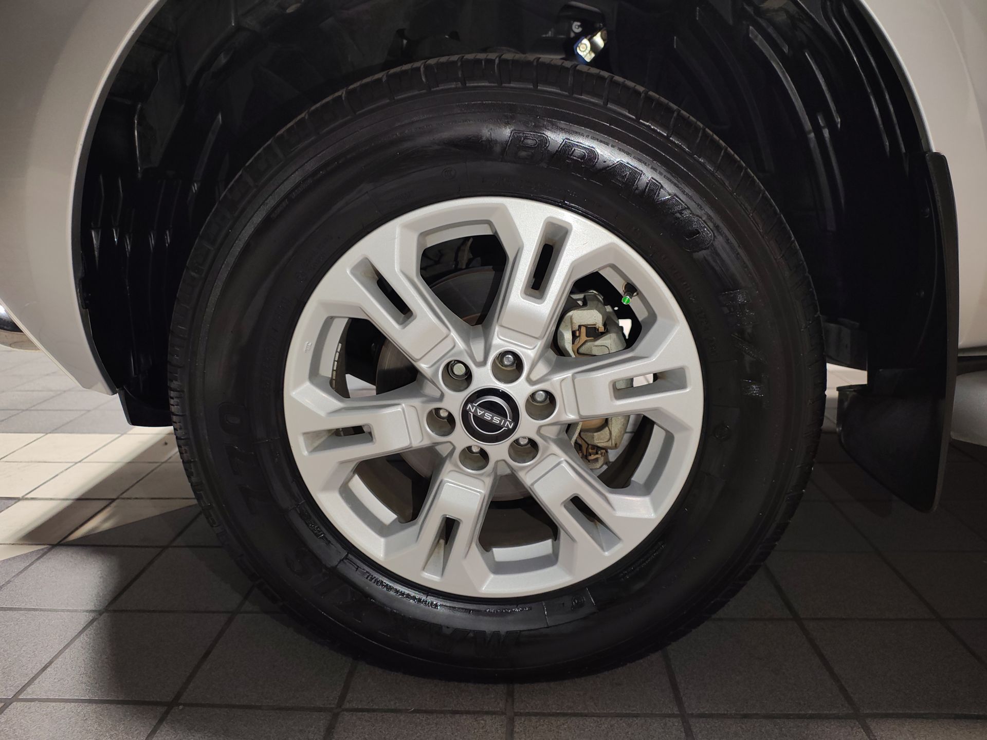 2024 Nissan FRONTIER FRONTIER LE TM 24