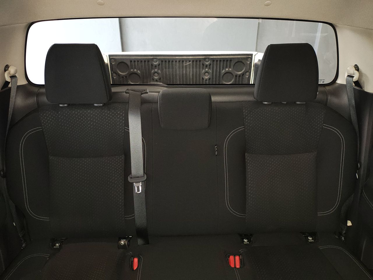 2020 Nissan NP300 DOBLE CABINA SE TM AC PAQ SEG 6VEL