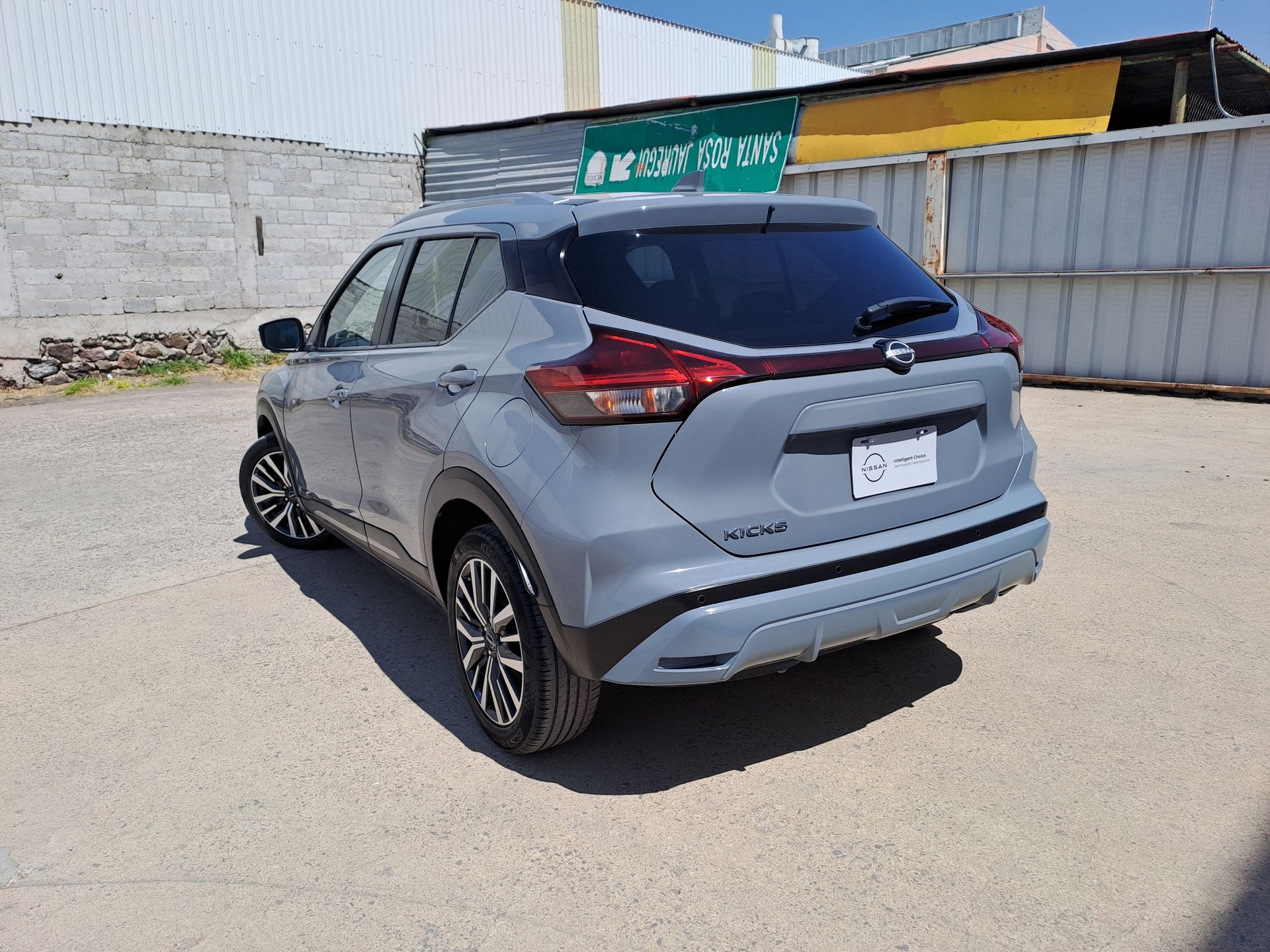 2023 Nissan KICKS EXCLUSIVE BI-TONO 1.6 LTS CVT 23