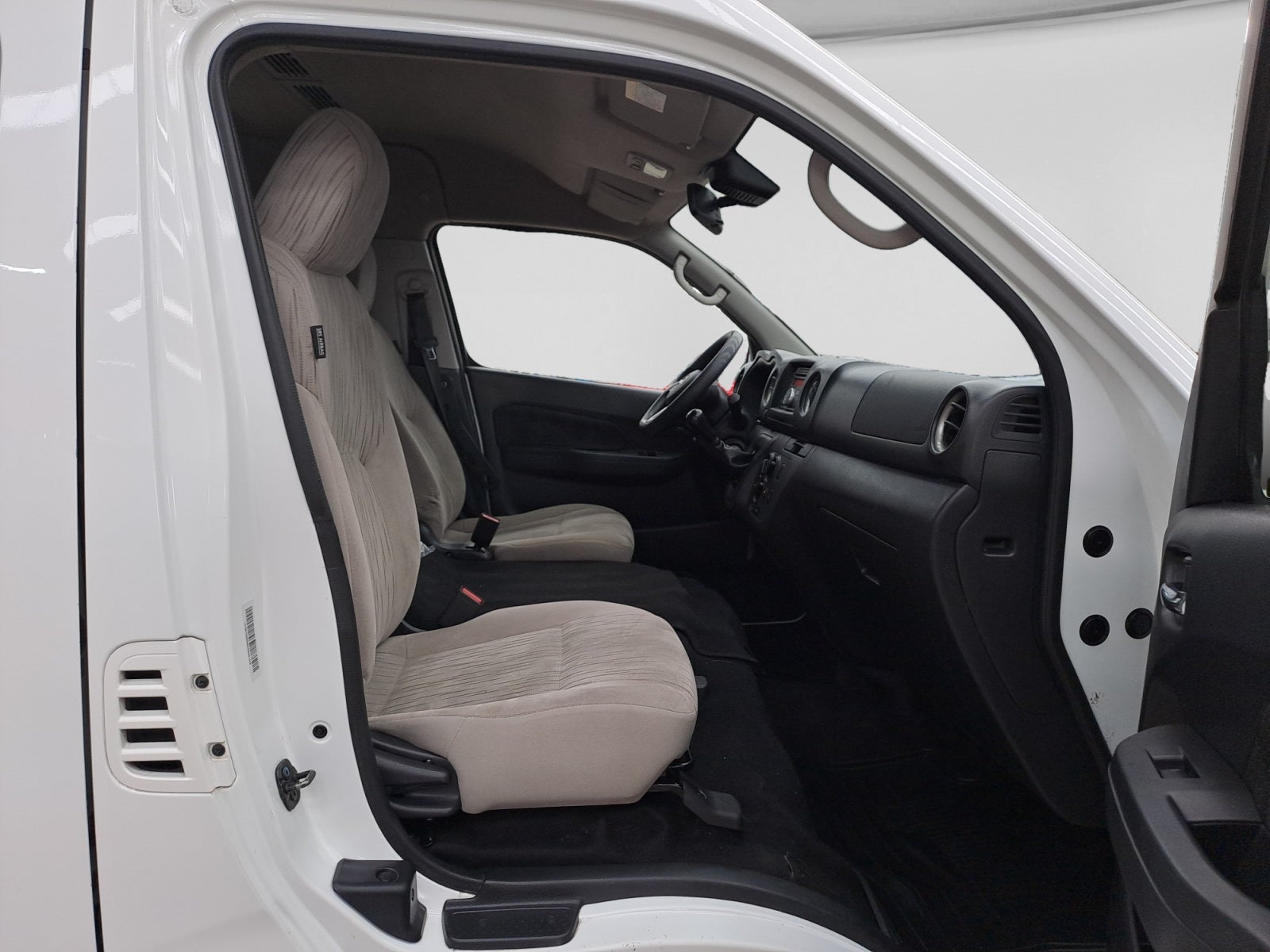 2024 Nissan NV350 URVAN 14 PASAJEROS AMPLIA AA 24