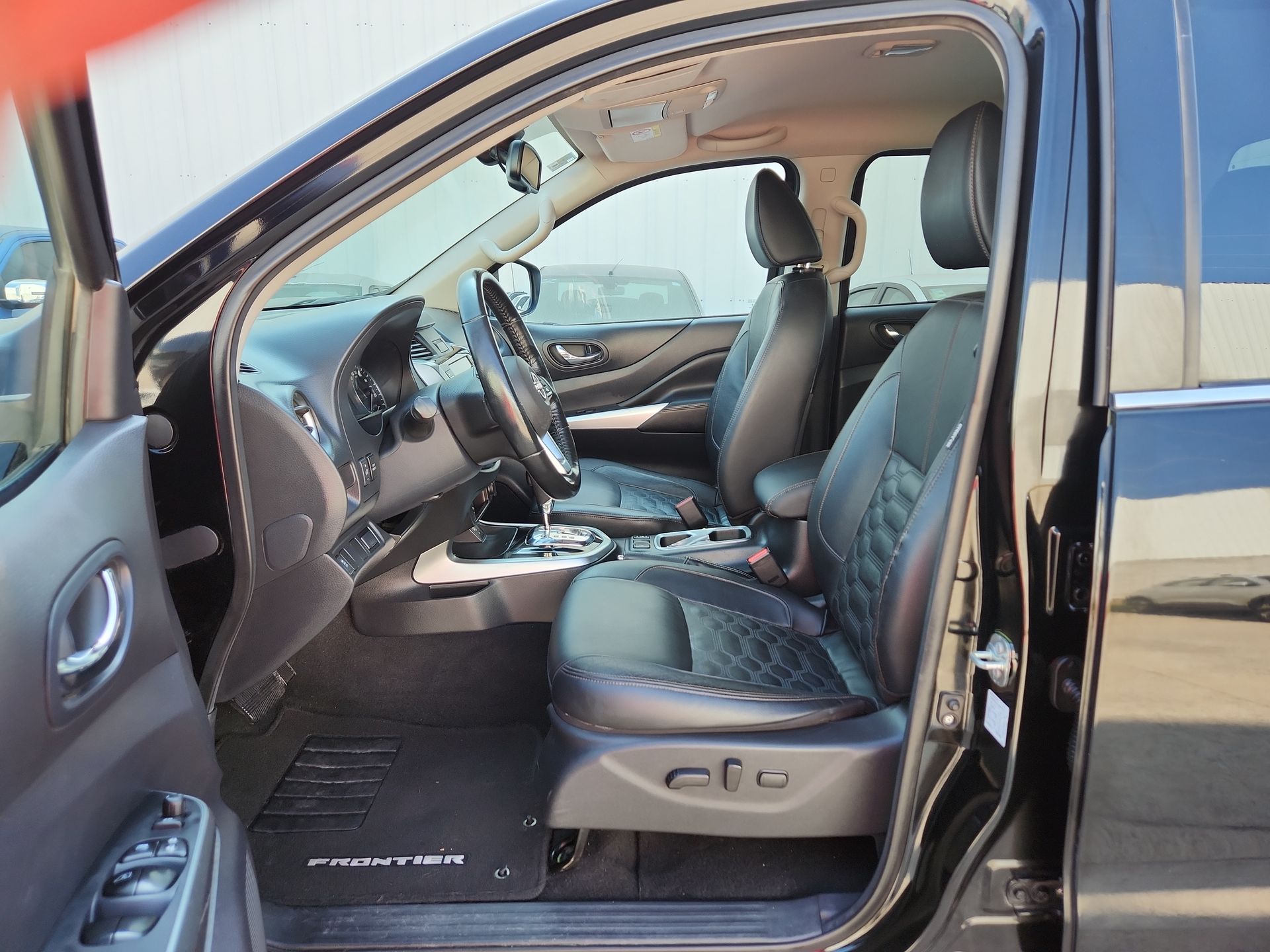 2023 Nissan FRONTIER PLATINUM LE TA 23