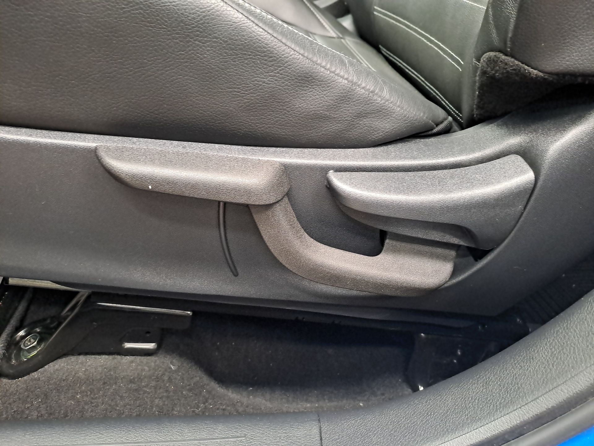 2024 Nissan KICKS PLATINUM BI-TONO 1.6 LTS CVT 24