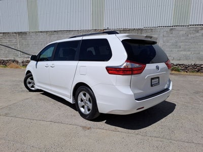 2018 Toyota SIENNA LE