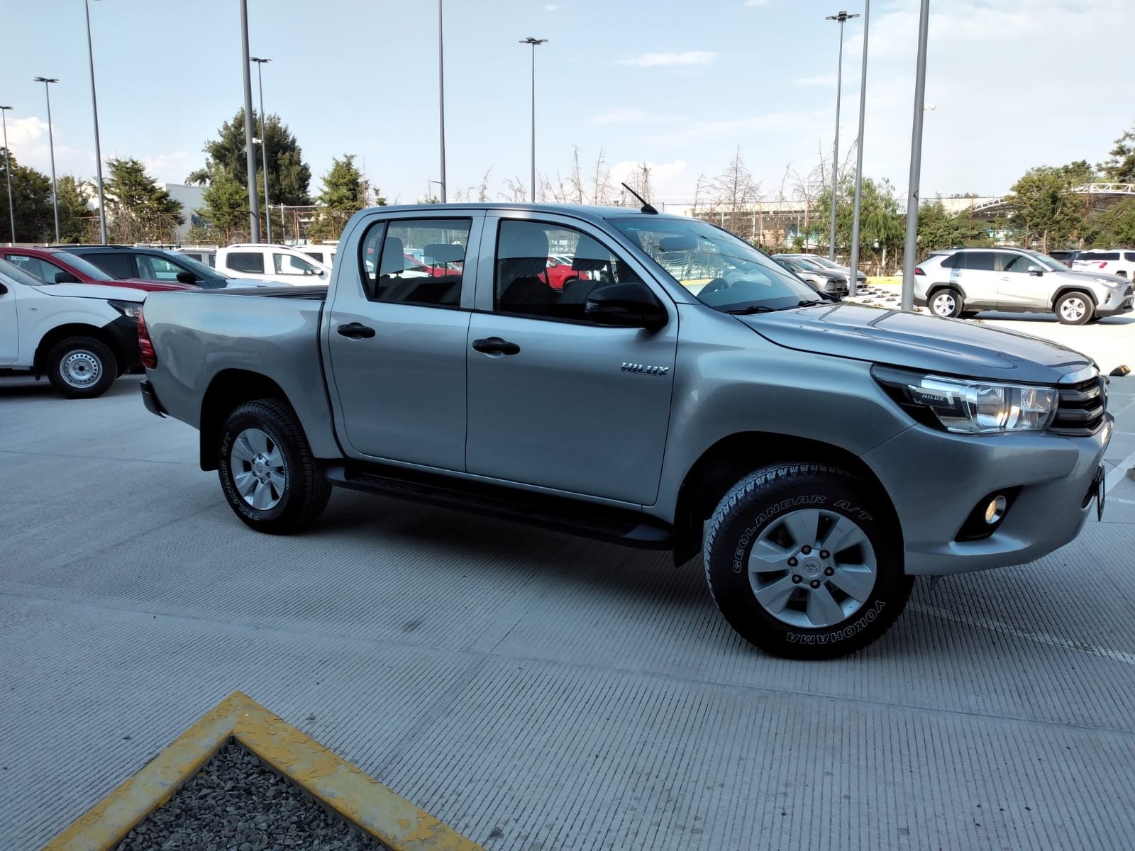 2020 Toyota HILUX D-CAB SR 5MT 4X2
