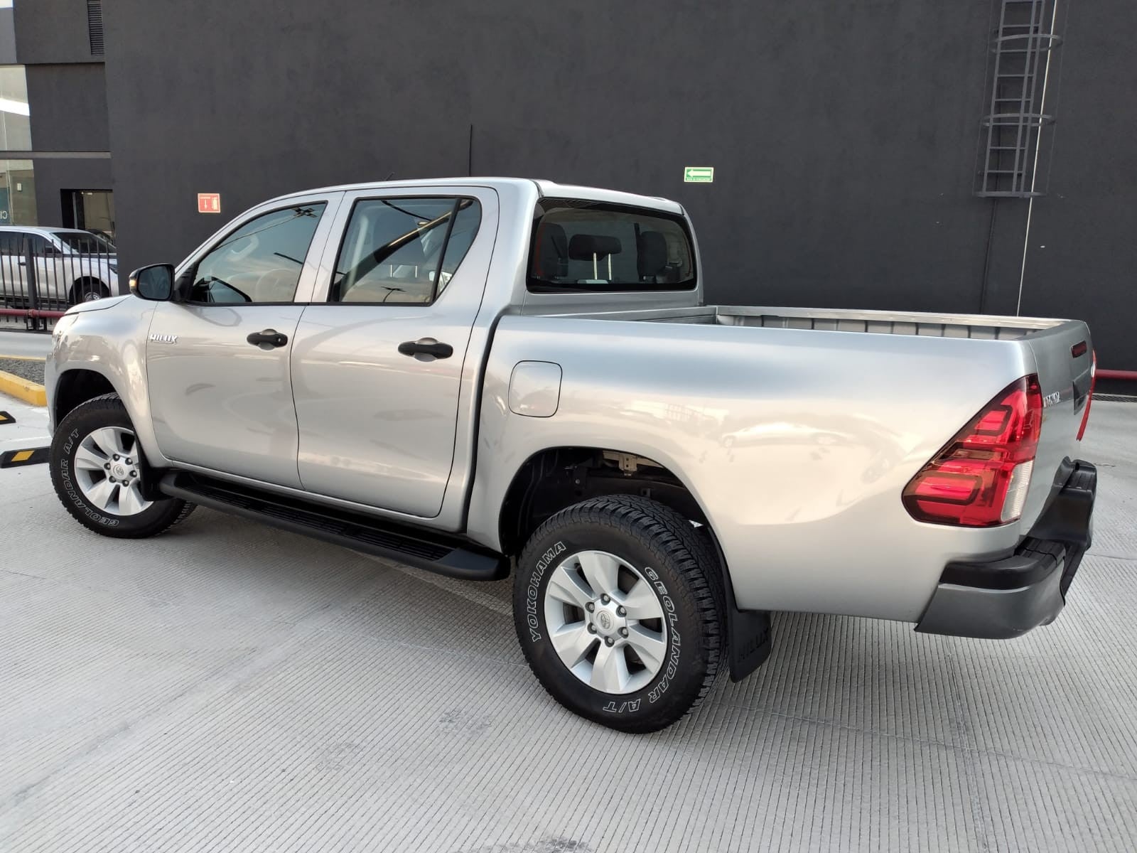 2020 Toyota HILUX D-CAB SR 5MT 4X2
