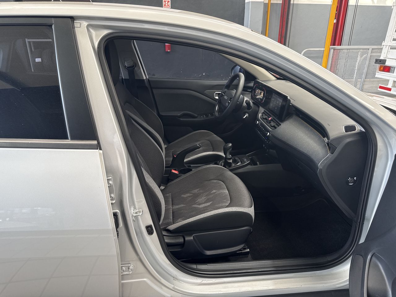 2025 Kia K3 LX MT