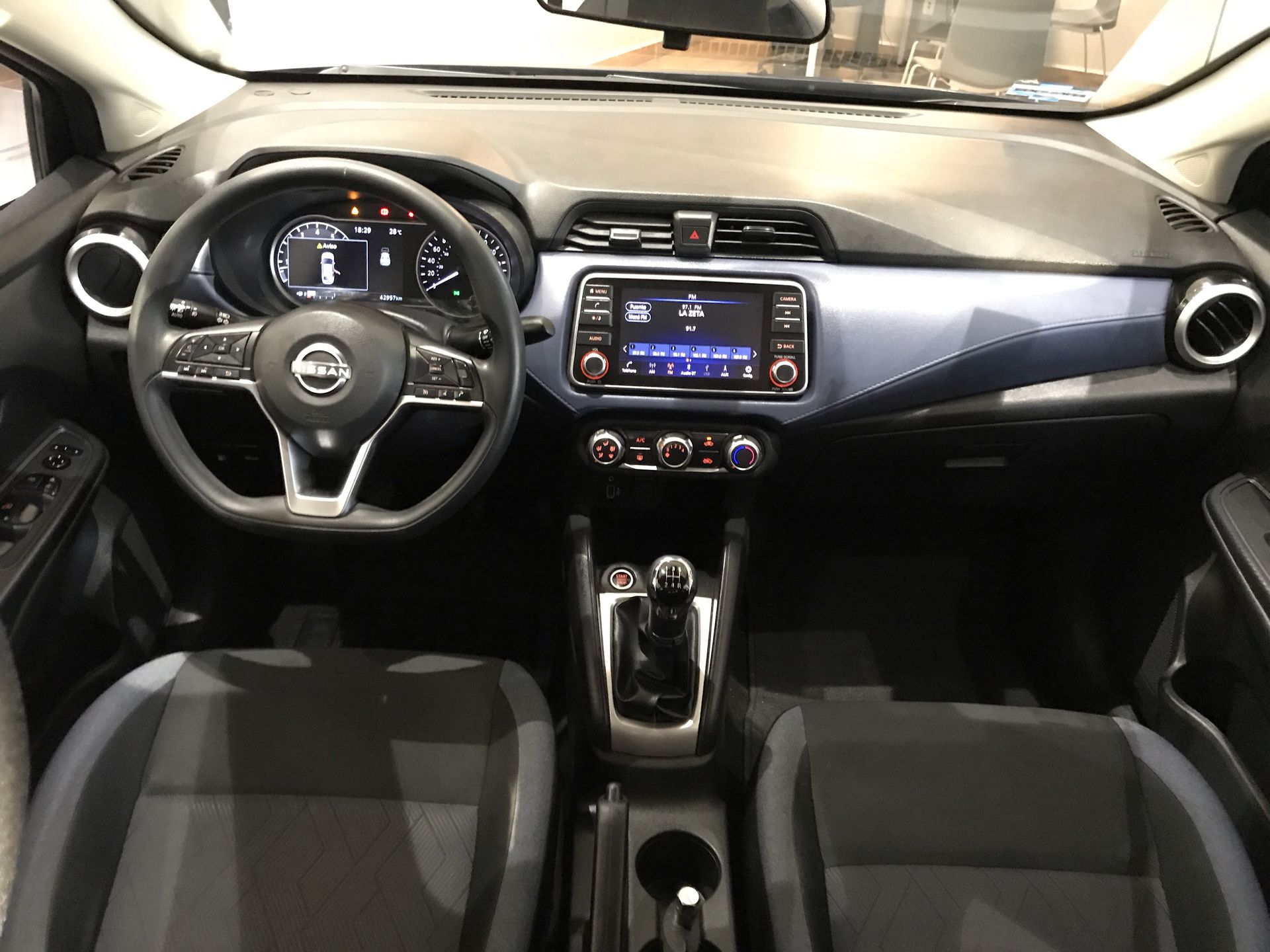 2023 Nissan VERSA ADVANCE MT 23