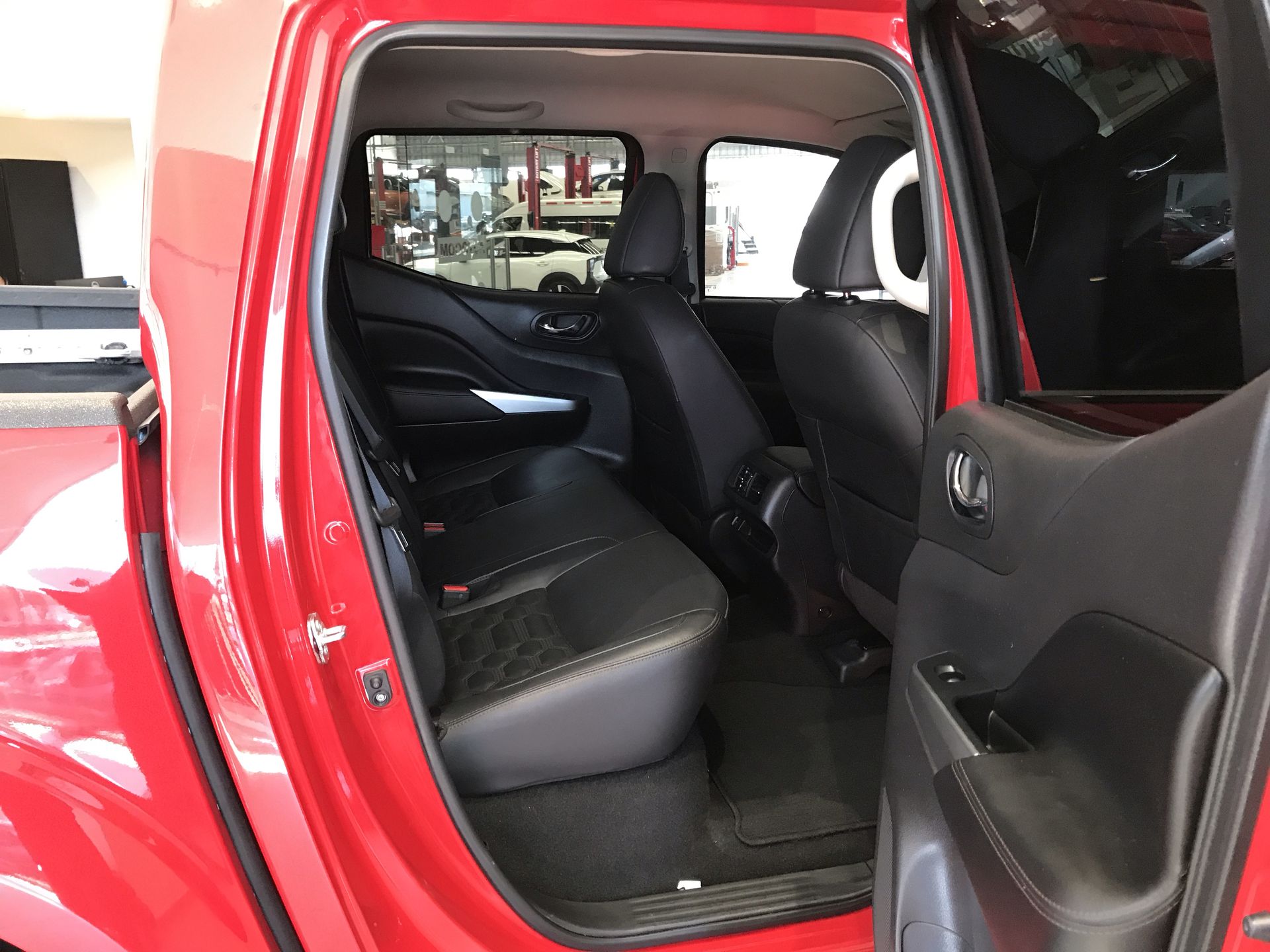 2023 Nissan FRONTIER PLATINUM LE TA 23