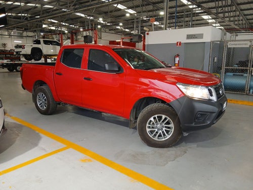 2020 Nissan NP300 DOBLE CABINA DOBLE CABINA SE TM AC PAQ SEG 6VEL