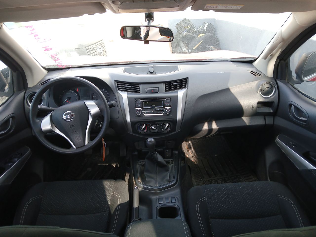 2020 Nissan NP300 DOBLE CABINA DOBLE CABINA SE TM AC PAQ SEG 6VEL