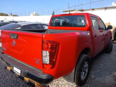 2020 Nissan NP300 DOBLE CABINA DOBLE CABINA SE TM AC PAQ SEG 6VEL