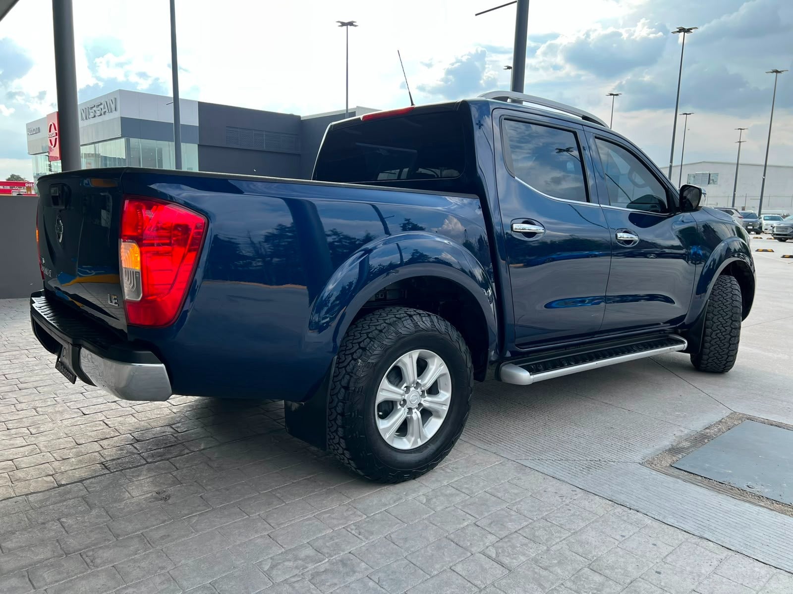 2020 Nissan FRONTIER LE TM AC