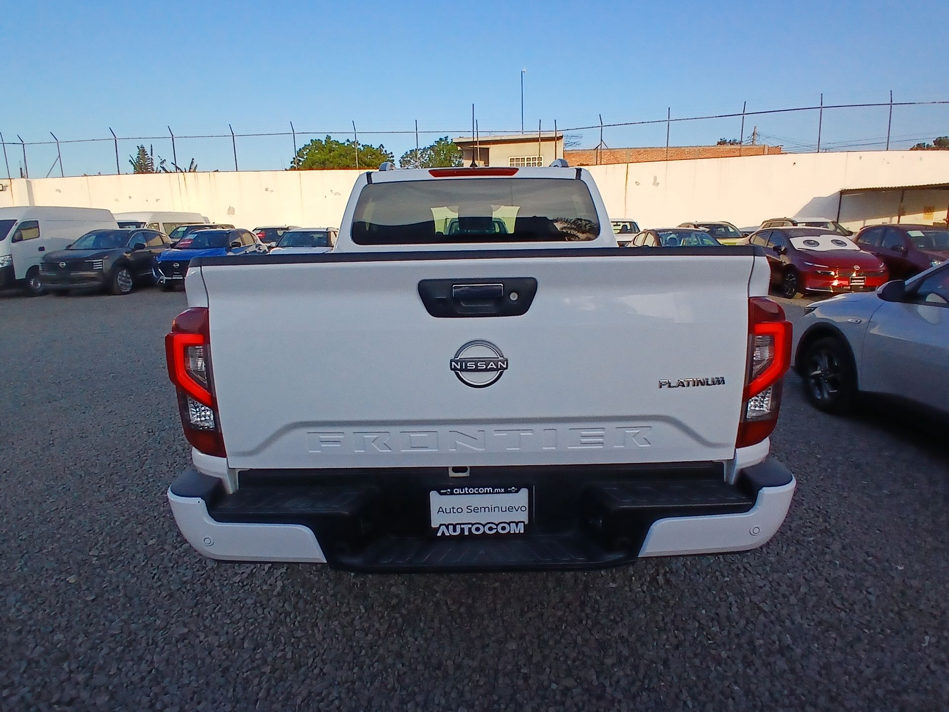 2023 Nissan FRONTIER PLATINUM LE TA 23