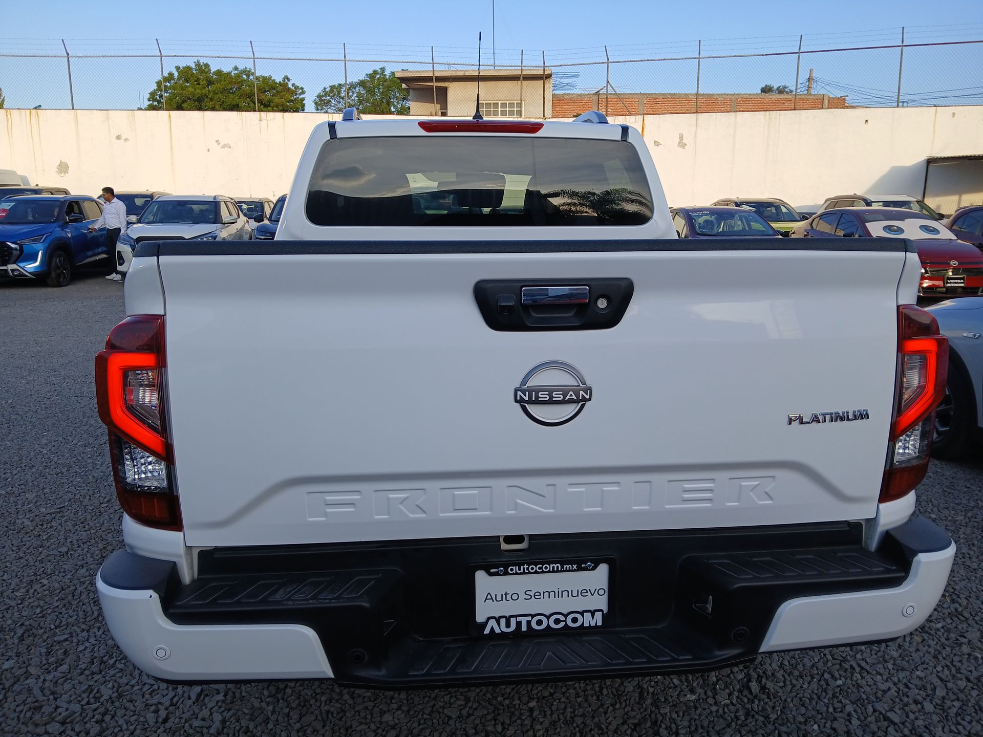 2023 Nissan FRONTIER PLATINUM LE TA 23