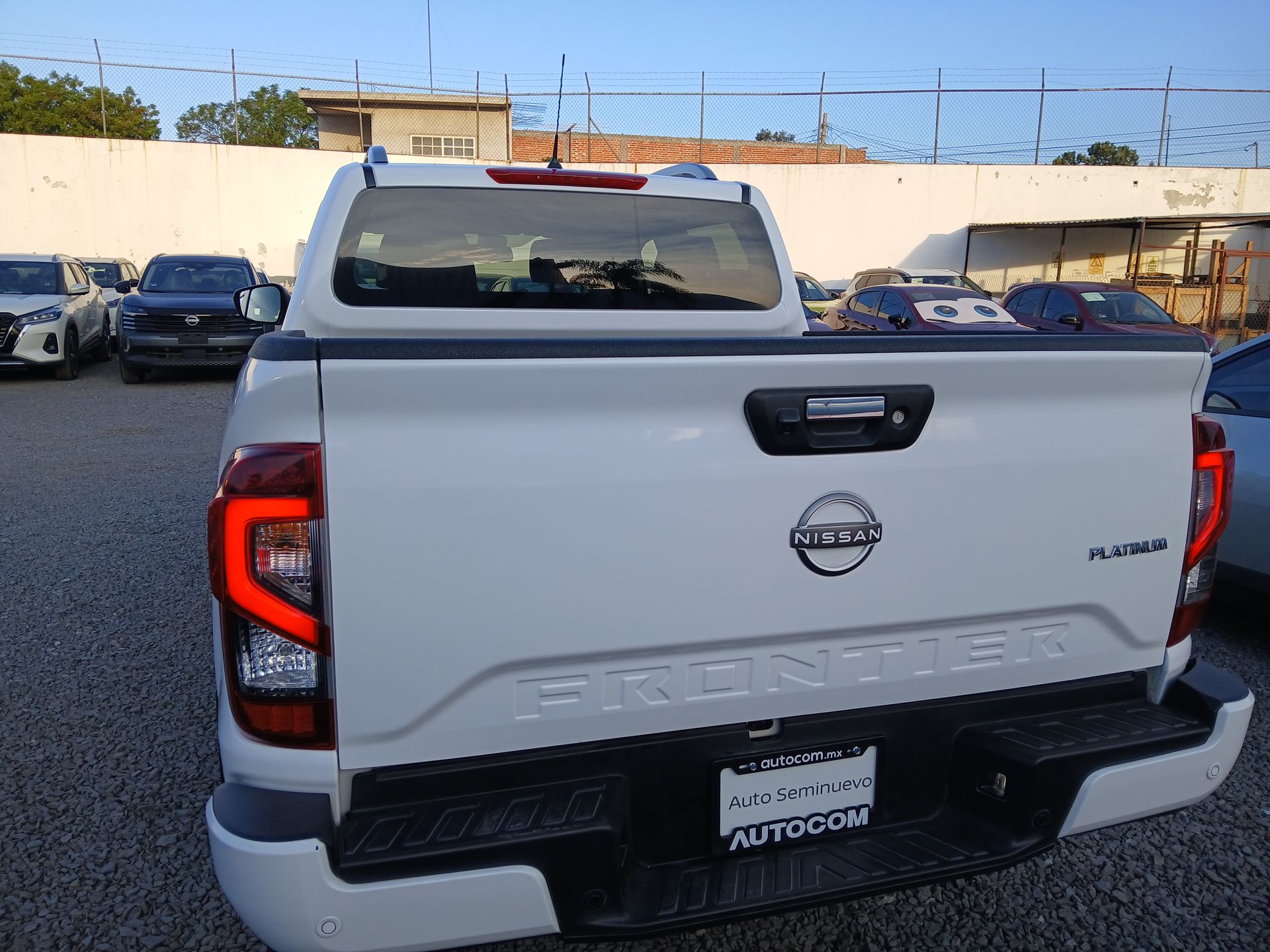 2023 Nissan FRONTIER PLATINUM LE TA 23