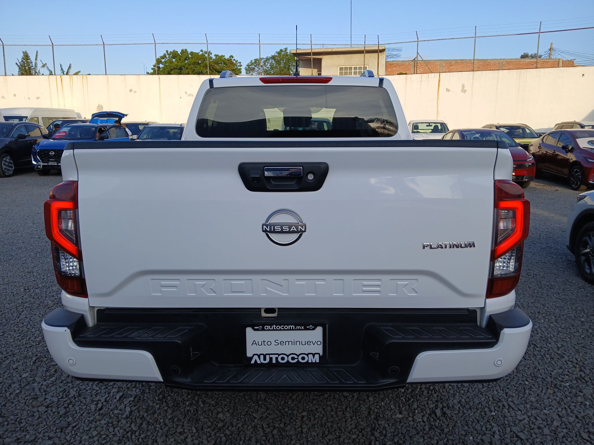 2023 Nissan FRONTIER PLATINUM LE TA 23