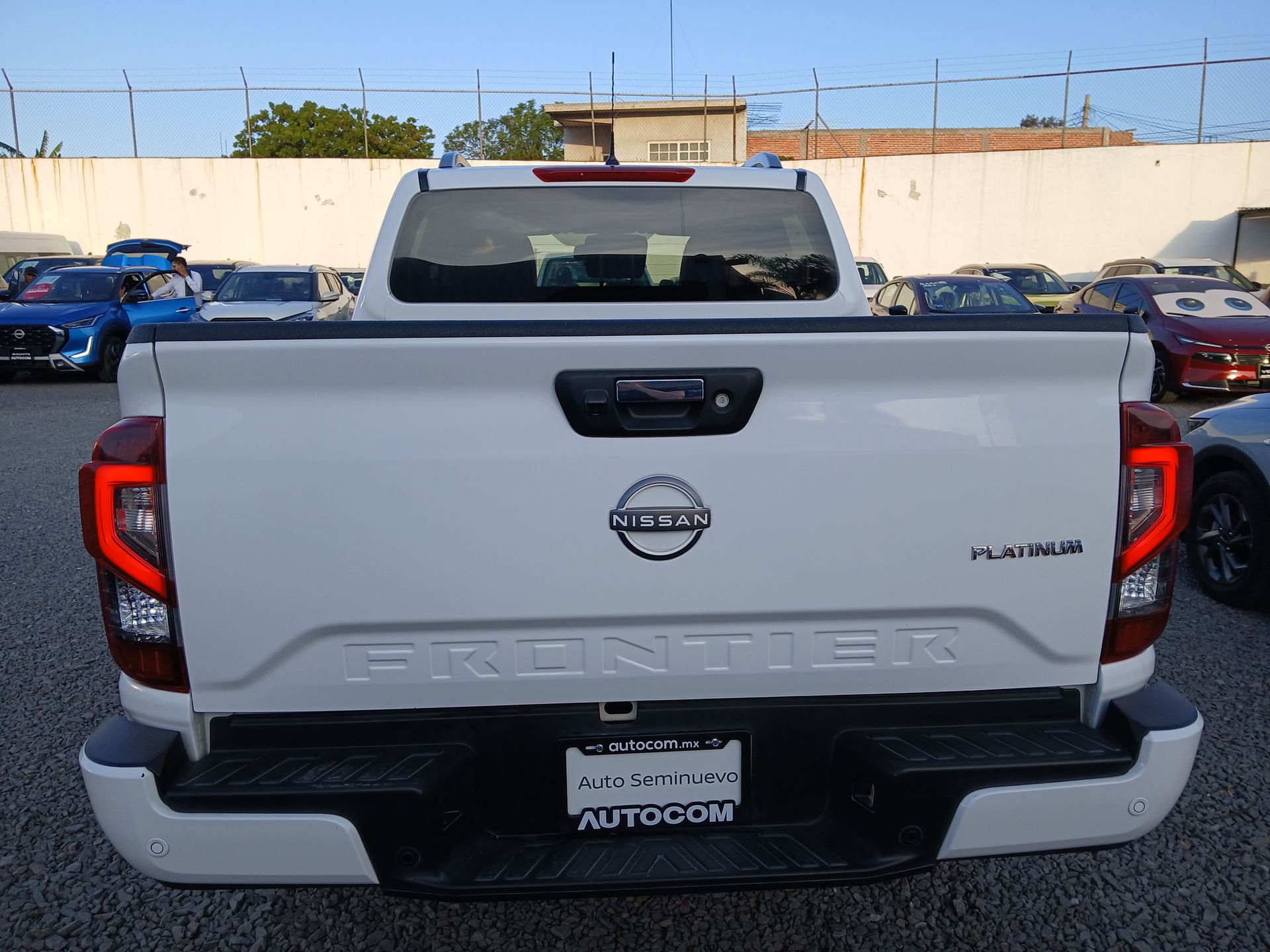 2023 Nissan FRONTIER PLATINUM LE TA 23