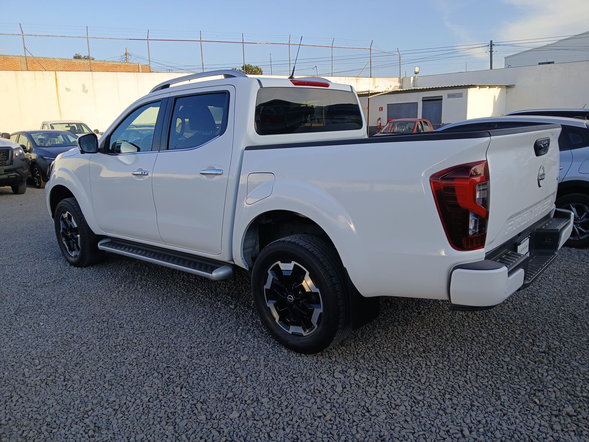 2023 Nissan FRONTIER PLATINUM LE TA 23