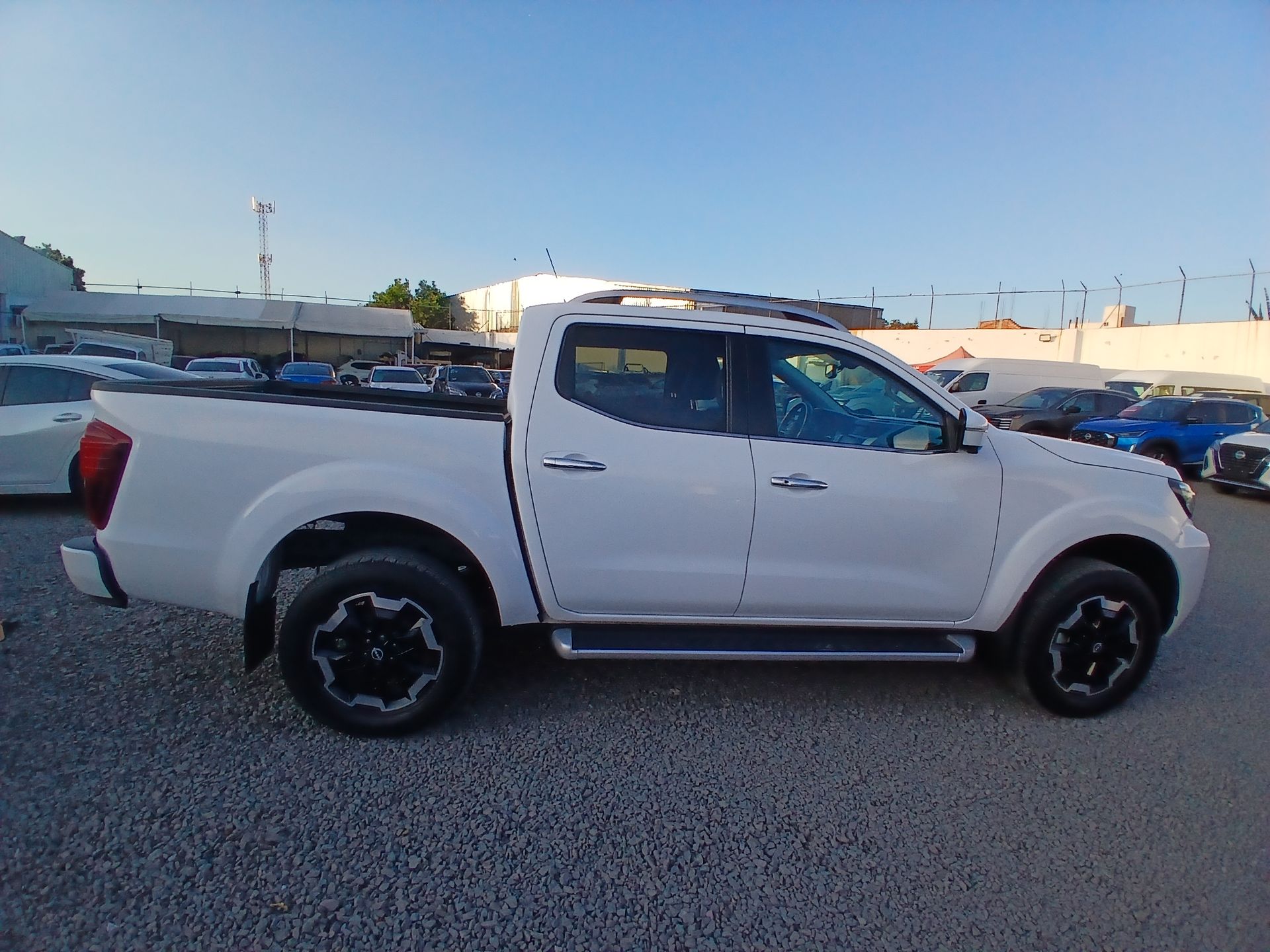 2023 Nissan FRONTIER PLATINUM LE TA 23