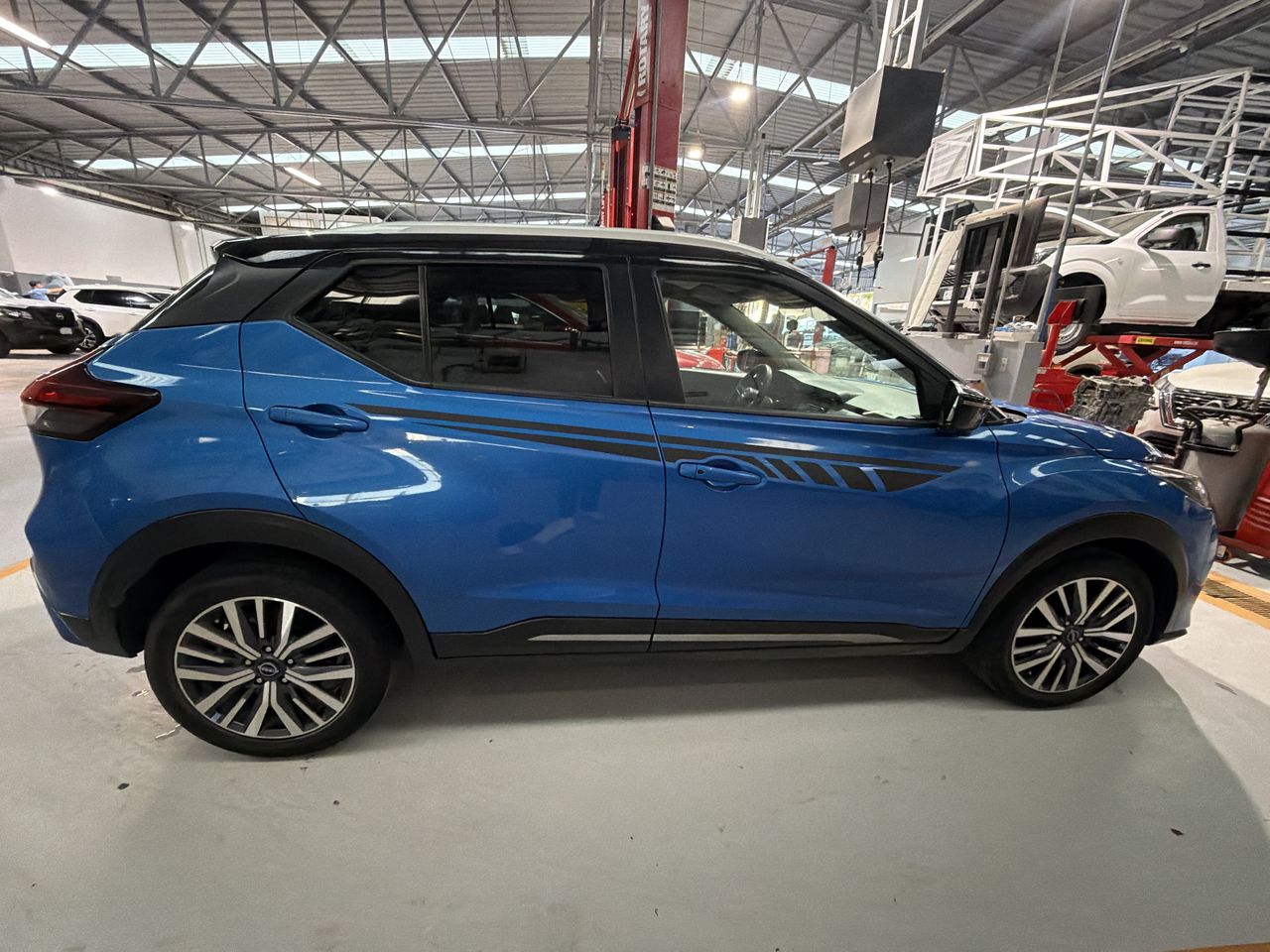 2023 Nissan KICKS PLATINUM BI-TONO 1.6 LTS CVT 23