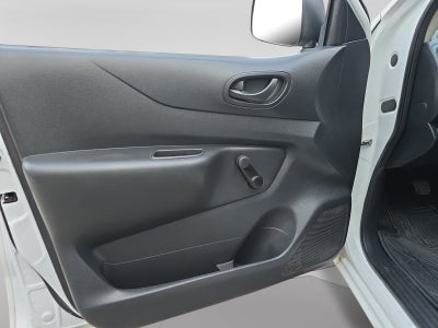 2020 Nissan NP300 DOBLE CABINA DOBLE CABINA S TM AC PAQ. SEG. 6VEL