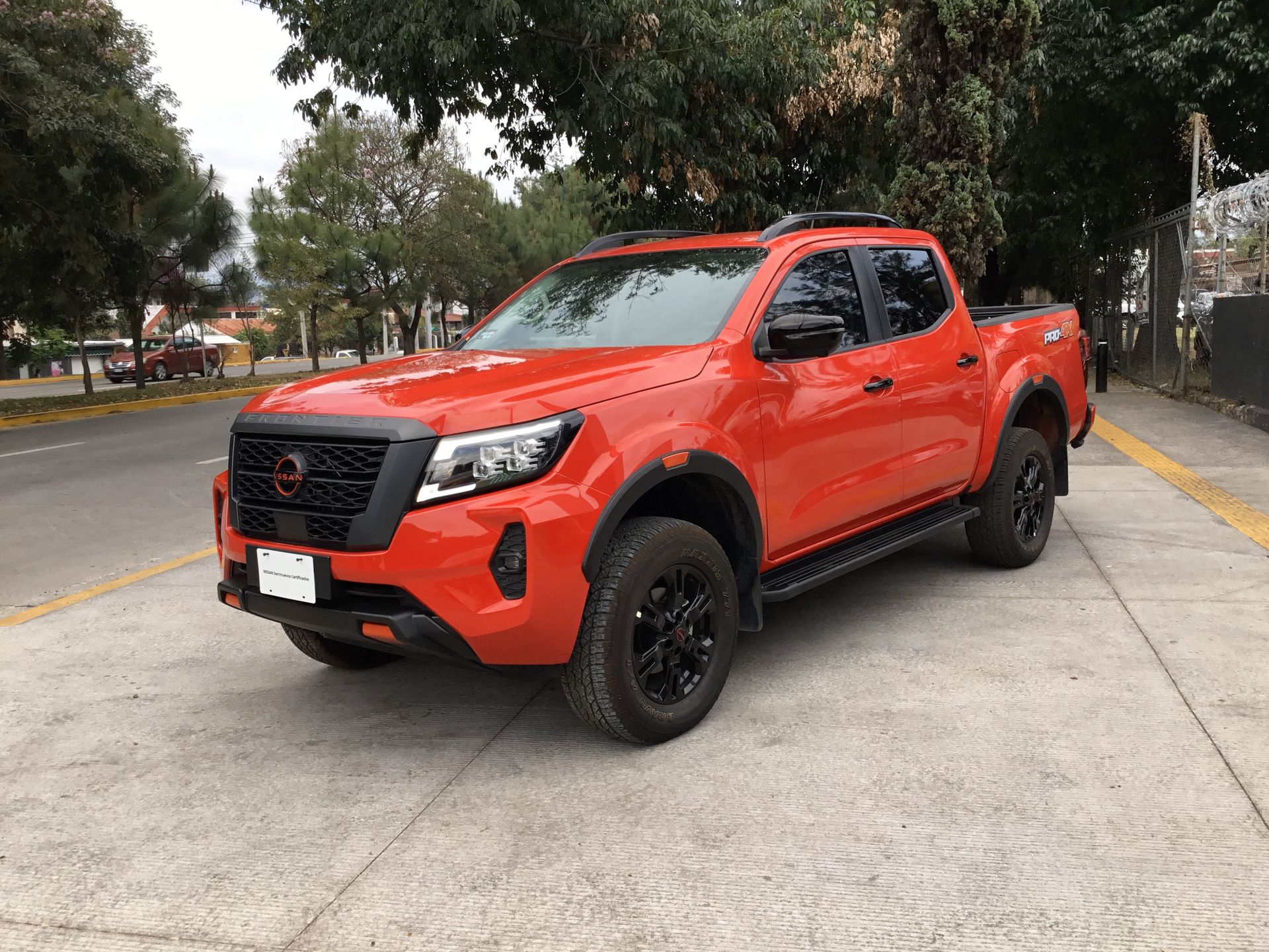2025 Nissan FRONTIER PRO-4X 4X4 TA 25