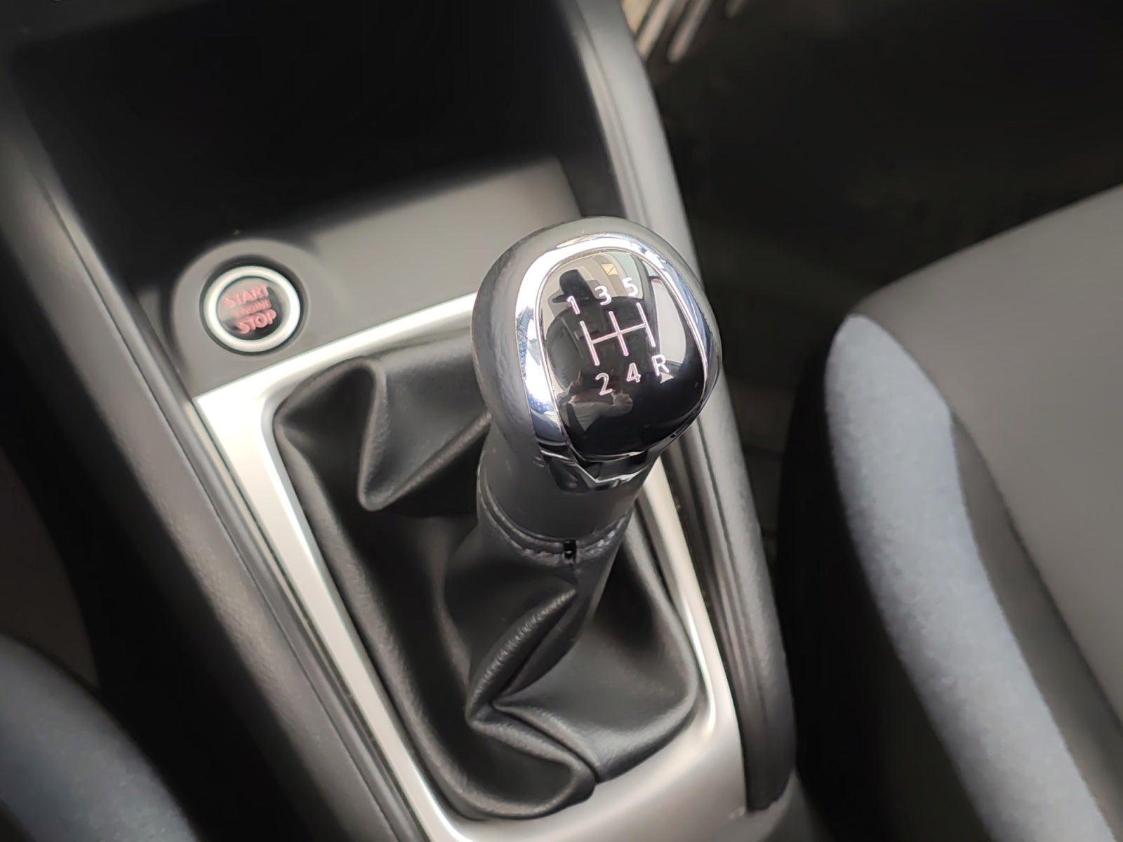 2023 Nissan VERSA ADVANCE MT 23