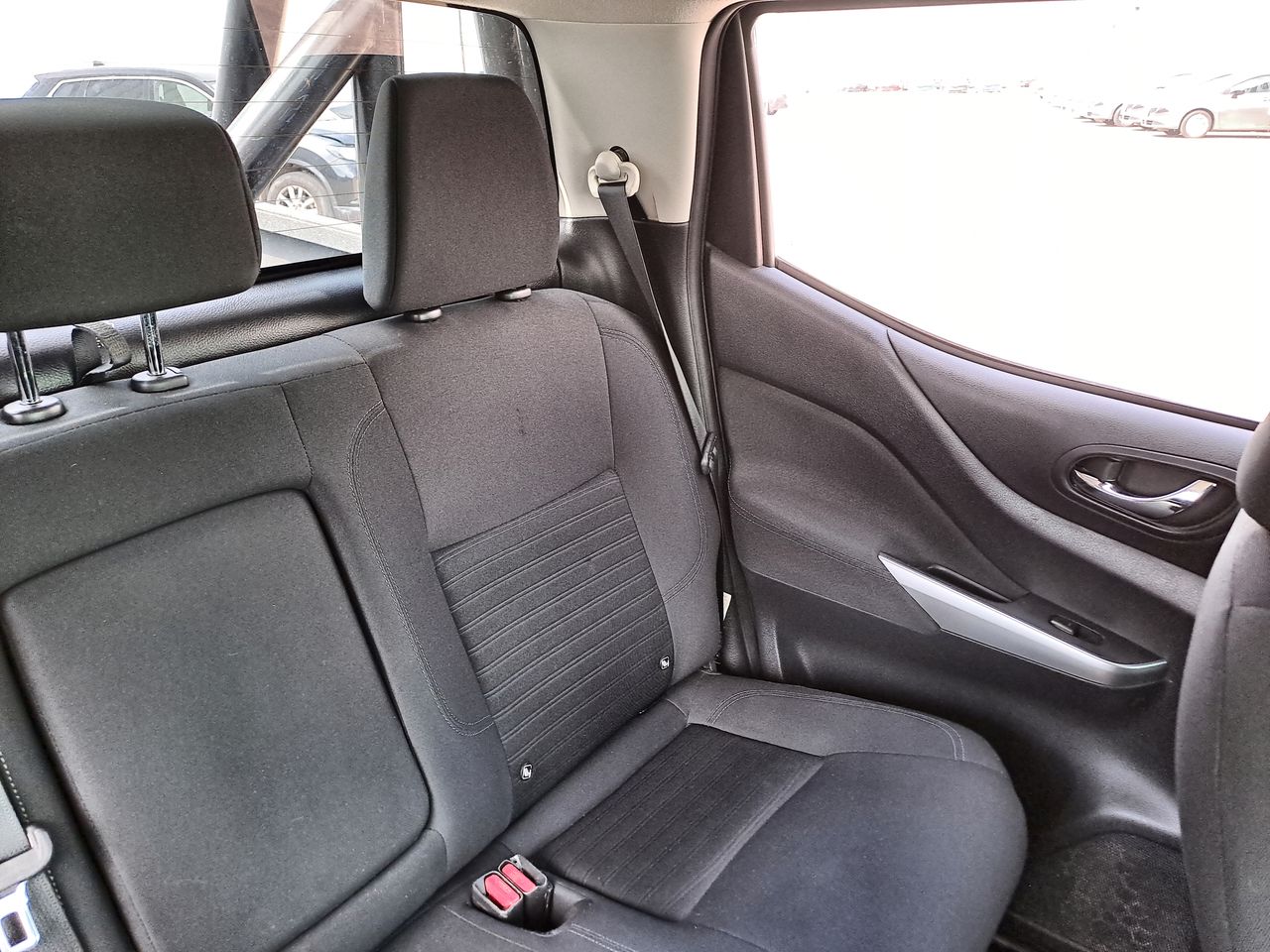 2022 Nissan FRONTIER LE TA 22