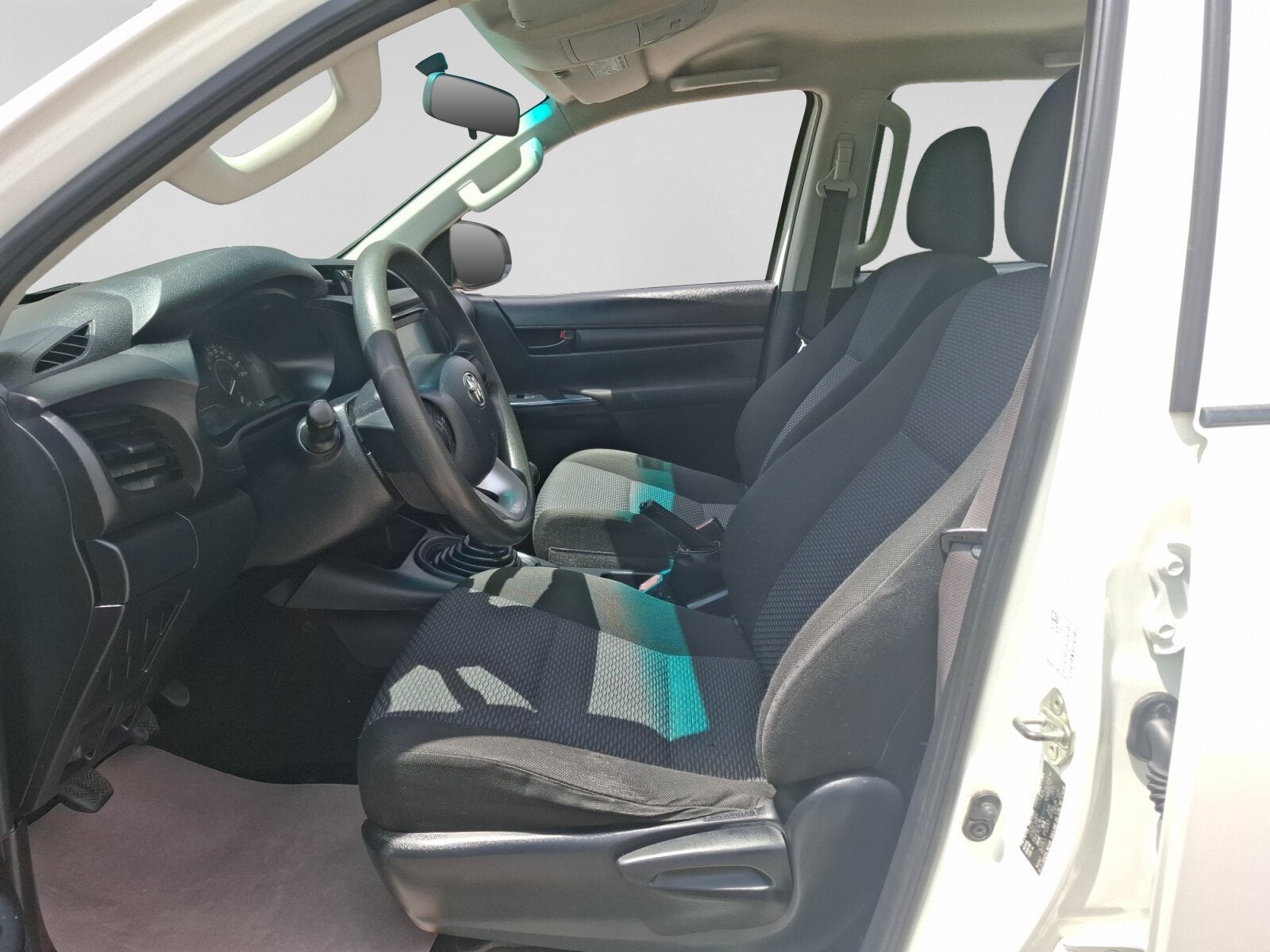 2023 Toyota HILUX D-CAB BASE