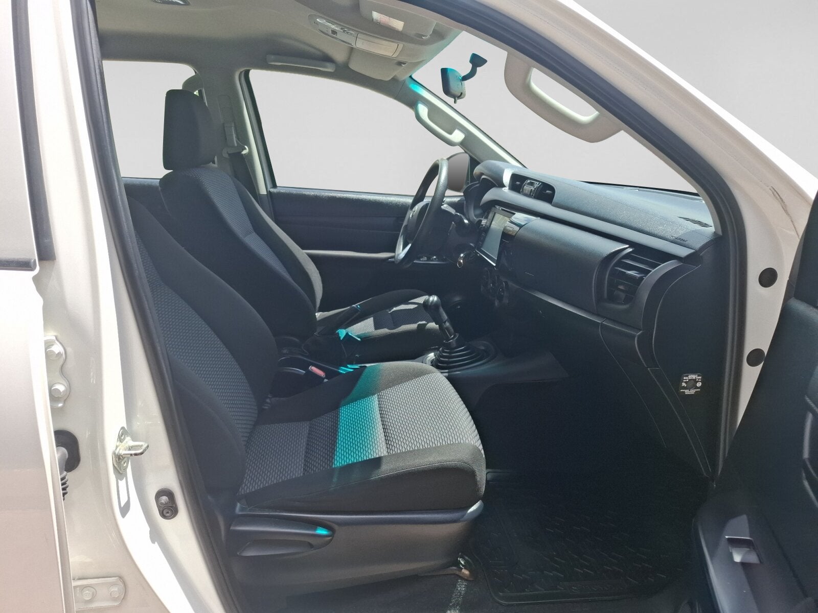 2023 Toyota HILUX D-CAB BASE